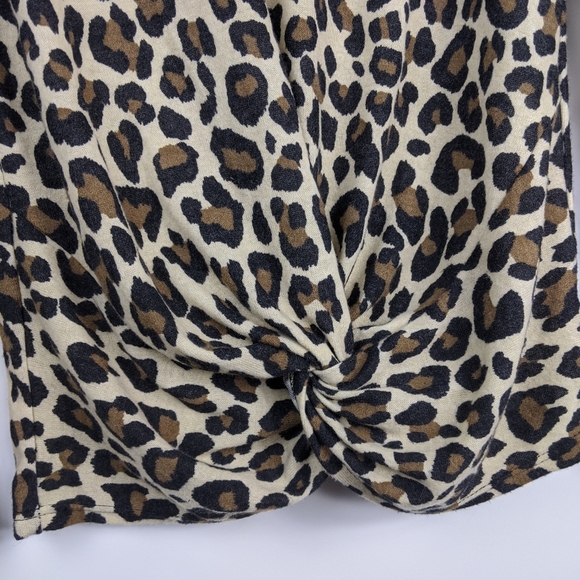 🆕🌿soft BRUSHED LEOPARD PRINT TOP🌿 - Picture 2 of 4